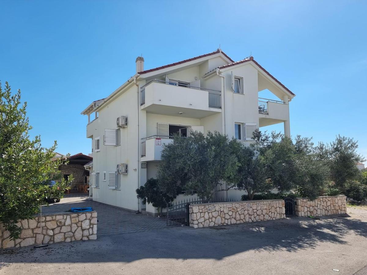 Apartments Gabbiano Novalja Exterior photo